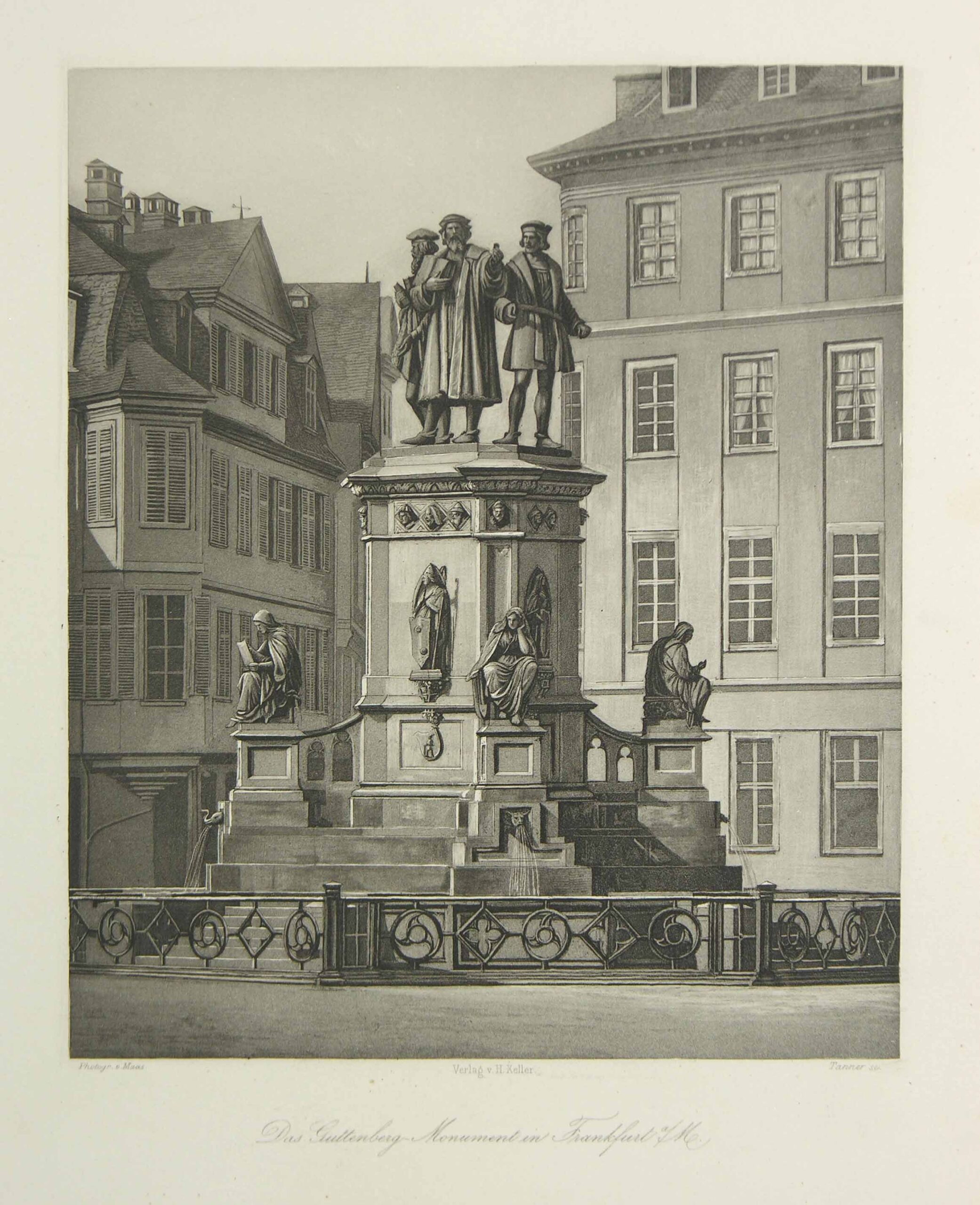 -Das Guttenberg Monument in Frankfurt a/M. Ansicht des Gutenbergdenkmals auf gleichnamigem Platz mit Häusern im Hintergrund.