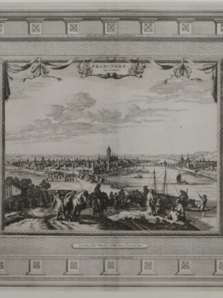 -Francfort sur le Mein. Gesamtansicht von Westen Personen und Booten auf dem Main im Vordergrund. Sachsenhausen an der rechten Seite.