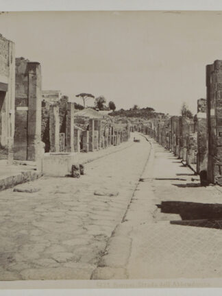 -POMPEI - Strada dell'Abboudanza. Ansicht der Via dell' Abbondanza in der Ausgrabungsstätte Pompei.