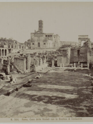 -ROMA - ROM. Casa delle Vestali con la Basilica di Constantino. Ansicht der Ruinen der Casa delle Vestali und der Maxentiusbasilika. Im Hintergrund die Kirche Santa Francesca Romana