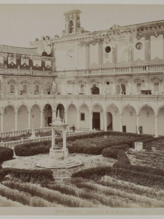 -NAPOLI - NEAPEL. Chiostro di S. Martino. Ansicht des Kreuzgangs des Kartäuserklosters San Martino.