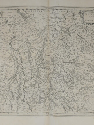 -ZENTRALFRANKREICH - "Nivernium Ducatus Gallice Duche de Nevers." Die Karte zeigt das Gebiet Bourgogne-Franche-Comté mit Bourges am westlichen und Autun am östlichen Kartenrand.